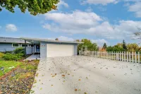 Hot Tub & Sweeping Views: Apt in Clarkston!