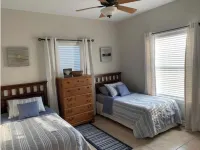Modern Condo near Beach w/outdoor pool