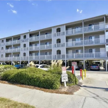 Beachfront Oceanside Condo. Incredible view: Channel Marker