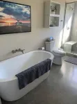 Luxury shome, views above Skagit Valley- EV charge