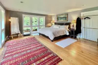 Bayfront Pnw Lodge: Dock, Pickleball & Guest House - Villas