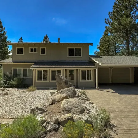 Hall Court Manor - Hot Tub, Pet Friendly, Pool Table!