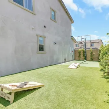 Charming 7-bedroom house Pickleball+Spa+Pool+BBall+13Beds