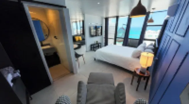 Deluxe Ocean View Studio with Free Parking & Pool