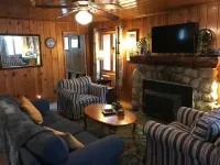 Mountain Cabin - Old Idyllwild Charm! Dog friendly. Minutes from the village. Hotels in Idyllwild