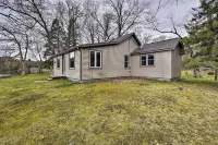Lakefront Home w/ Seasonal Dock - 2 mi to Skiing! - 3-Star