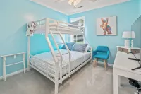 Private Saltwater Pool, No Stairs, Sleeps 8, Bunk Bed, Games, Gym, Near Beaches!