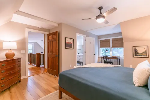 Stunning Mountain Views and Relaxing Hot Tub - Charming Escape