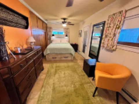 2026 Remodel! Downtown Oscoda - Lake Huron Beach and Pier! Sleeps 13
