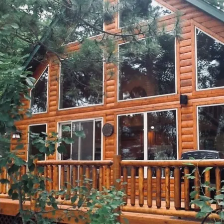Hayward, Round Lake Retreat! Private Dock, 3 Kayaks, Beautifully Maintained!