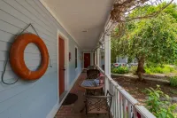 Historic Decor and Scenic Delights - Charming Nautical Retreat Hotel di Ledyard Center