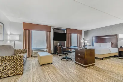 Hampton Inn & Suites Detroit/Airport-Romulus