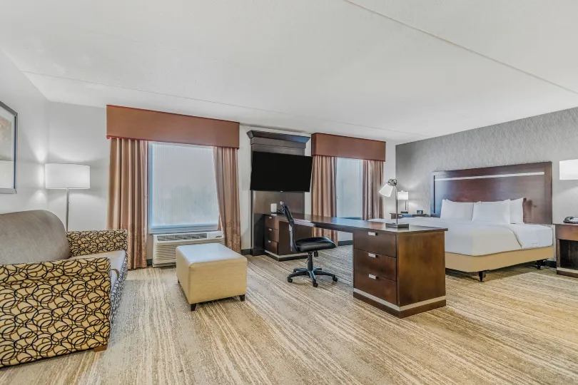 Hampton Inn & Suites Detroit/Airport-Romulus