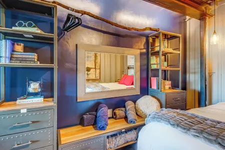 Fallbrook Airplane Home w/ Fire Pit & Mtn Views! Отели в г. Рейнбоу