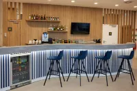 Hampton by Hilton Poznan Swarzedz - bar