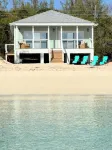 Brand new lovely beachfront 2-bedroom house with WiFi, AC in Governor's Harbour Hotele w: 