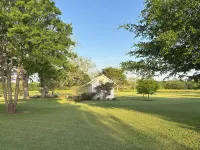 Tara Farms Cottage. Peaceful Retreat on 50 Acres. Soaking Tub + Trails