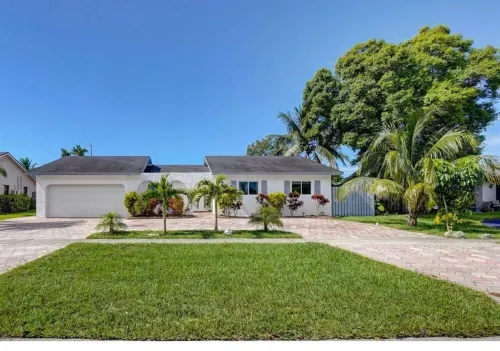 Sun-Soaked FLL Getaway • Pool • BBQ • Near Beaches