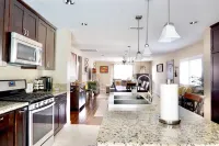 Charming Craftsman Retreat: 3BR Home w/ Pool & Jacuzzi – Your Perfect Getaway! فنادق في Bonita