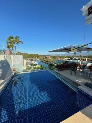 Beautiful apartment located in Ixtapa just in front of the yacht club.