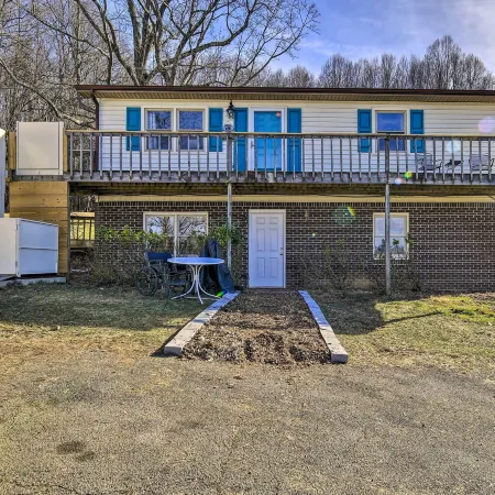 Pet-Friendly Home w/ Grill & Farm in Meadowview!