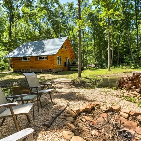 Lyndhurst Cabin on Farm w/ Pond & Stocked Stream!