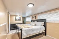 4 Bed, 1.5 Bath East SLC Apt - Blazing Google Fiber Hotels in Millcreek