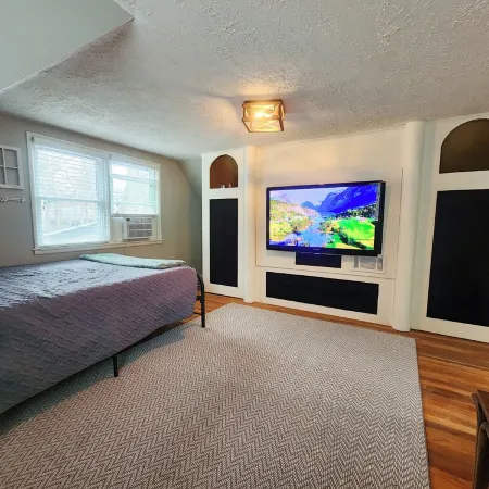 Adorable & Charming Single-Family Home!