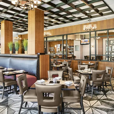 Hilton University of Houston Отели рядом с достопримечательностью «Менил Коллекшен»