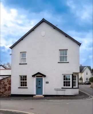 Charming Kenton Cottage Near Castles & Coasts