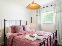 3Bed/2Bath home with new interior design, & backyard Oasis. Minutes to the lake! Hotels in Cornelius