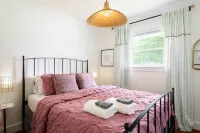 3Bed/2Bath home with new interior design, & backyard Oasis. Minutes to the lake! Hotels in Cornelius