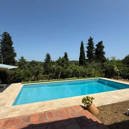 Provencal villa for 10 people with swimming pool and garden in Grasse