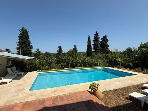 Provencal villa for 10 people with swimming pool and garden in Grasse