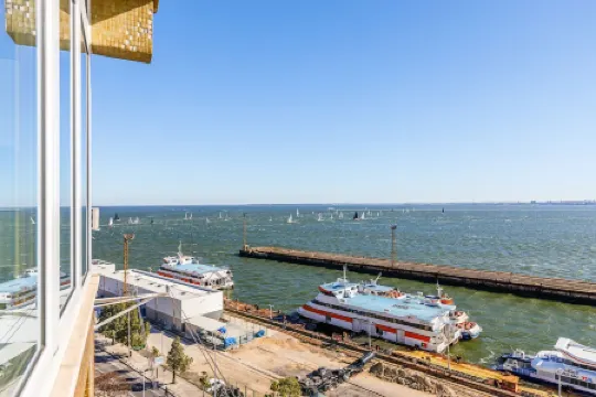 Lindo Apartamento a 10 Minutos de Lisboa com Explêndidas Vistas Sobre o rio Tejo