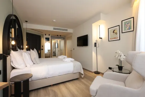Hotel Opera by Zeus International