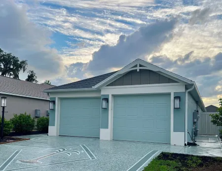 3 bedroom villa in The Villages. Minutes from Brownwood and Sawgrass.