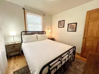 Hot Tub, Relaxing Hammock under the trees, Fire pit, BBQ, surrounded by nature