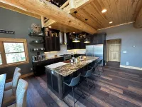 High End Luxury with Rustic Woodsy Charm 4-bedroom cabin next to Terry Peak Lead