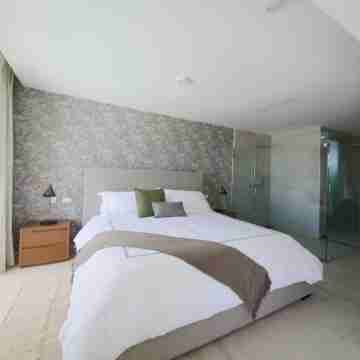 Paseo Playa Coral A-305 Rooms