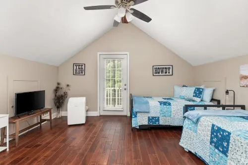 Charming Farmhouse Getaway – Peaceful Country Escape with Modern Comforts!