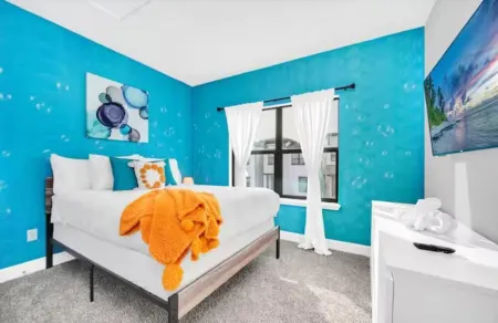 Spacious 4-bedroom townhome with WiFi, fitness room in enchanting Champions GT