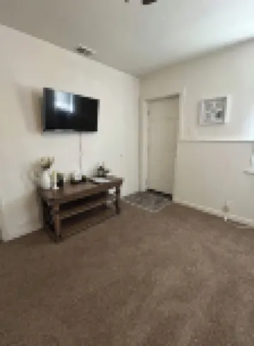 1 bed duplex near downtown Belleville next to heart garden and long story coffee