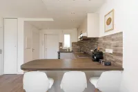 Air-conditioned 39m2 studio close to stores, beach and train station. 10 mn walk to all