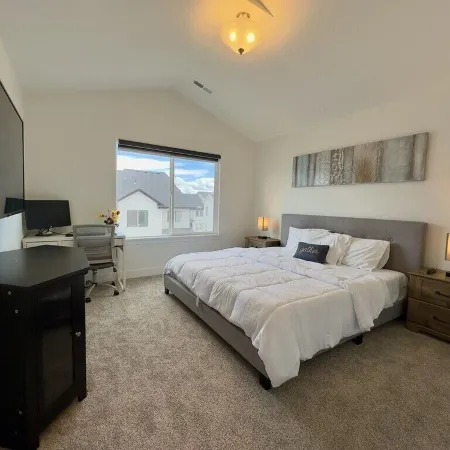 Lehi Retreat:Silicon Slopes/Thanksgiving Pt: Swimming Pool,Fully Stocked Kitchen