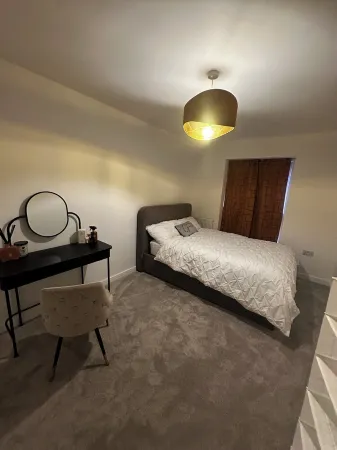 Modern Room & Bath in Maidenhead Near Heathrow Airport