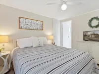 Relaxing Croton lake cottage w/ hot tub Hotels in Newaygo County