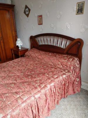 Nice room close to shops Hotels in Romilly-sur-Seine