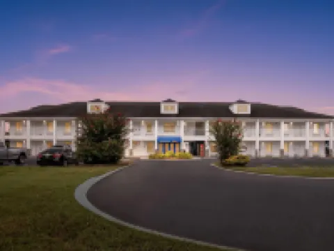 Baymont by Wyndham Forest City Hotels in Forest City