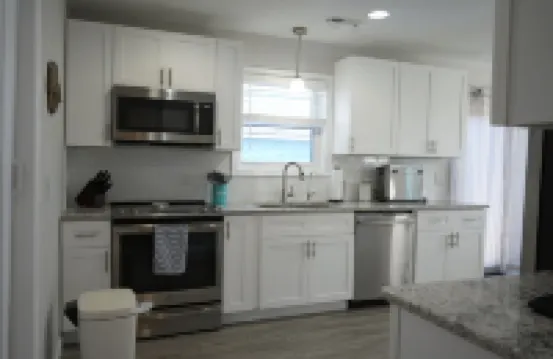 Charming 2-bedroom cottage on one level in delightful Carolina Beach